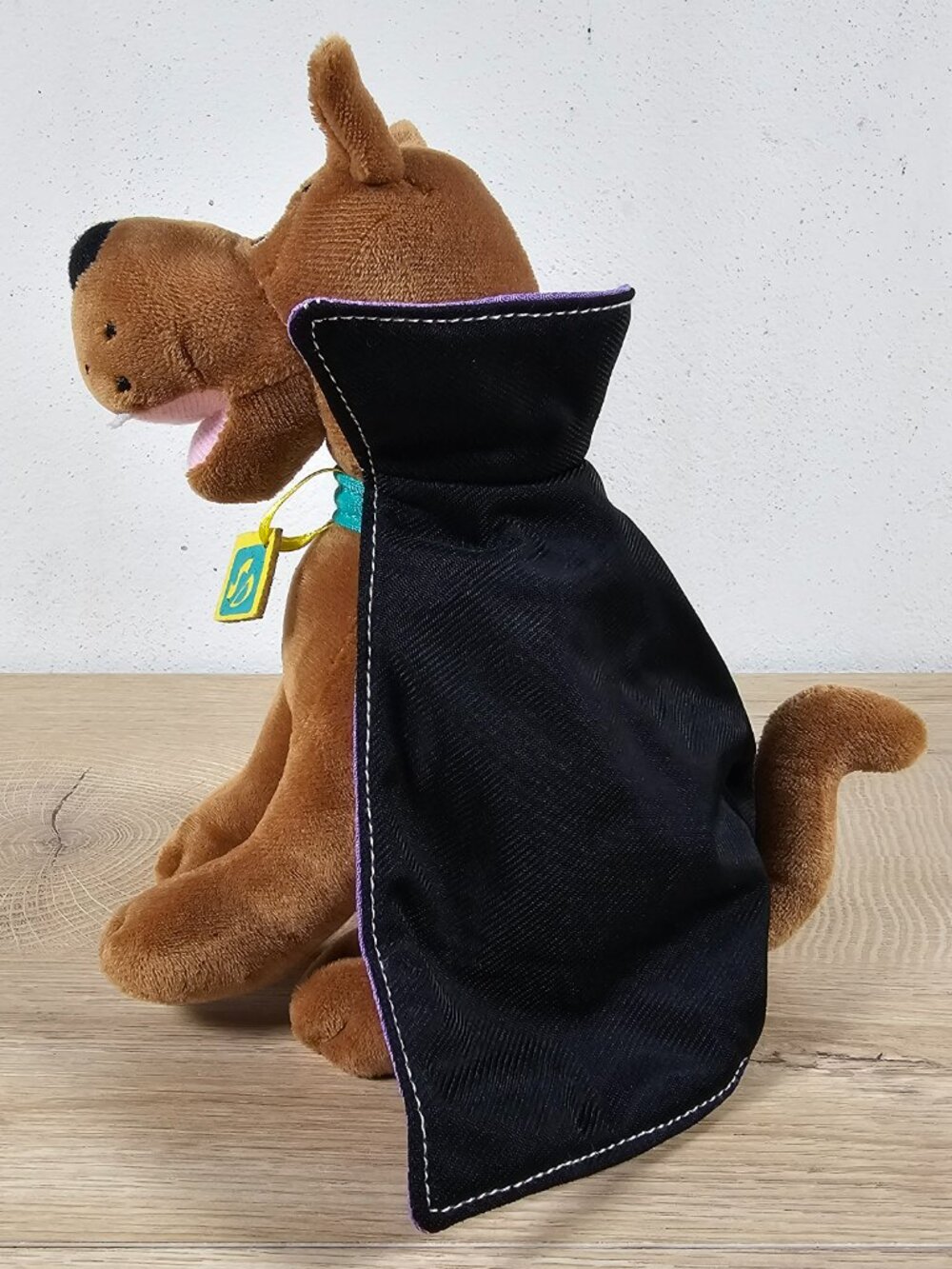 Ruz Scooby Doo in Vampire Costume Plush Stuffed Toy Halloween Black Cape 7.5" - Picture 6 of 10